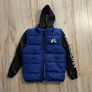 Air Jordan Nike Puffer Vest Hooded w/sleeves Boys Sz.L